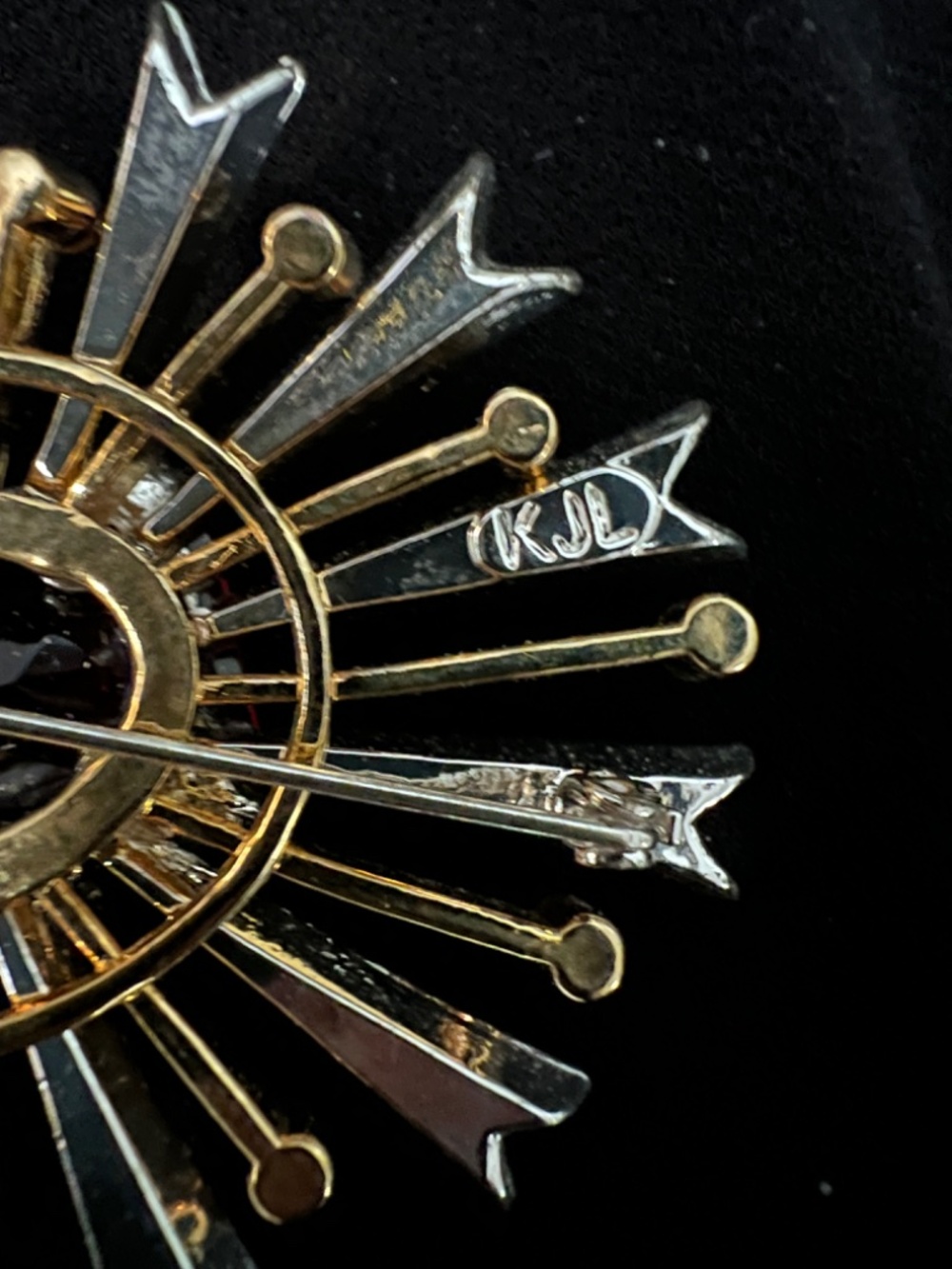 brooch - Picture 2 of 2